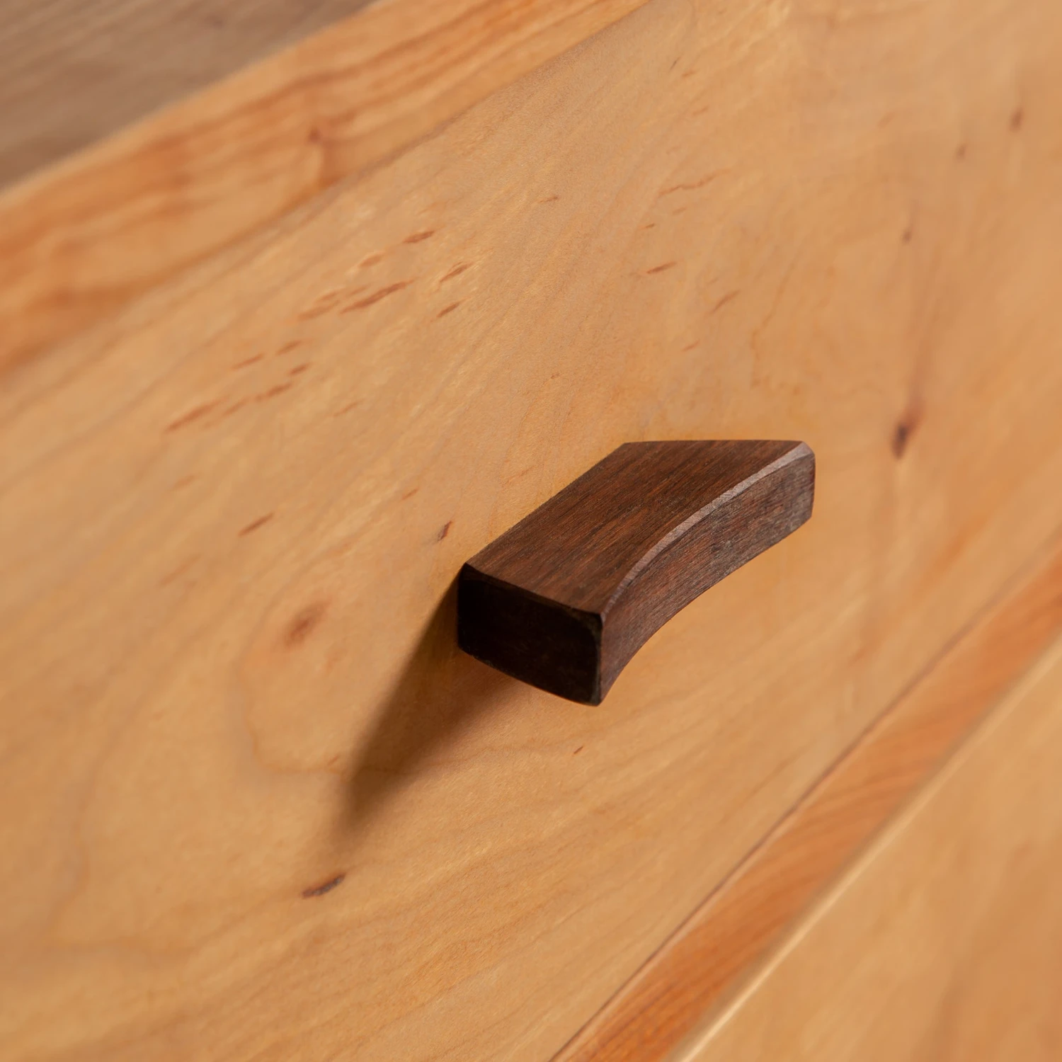 Solid Wood 5-Drawer Chest: Contemporary Craftsman Bedroom Storage 7 Solid Wood 5-Drawer Chest: Contemporary Craftsman Bedroom Storage - Image 5